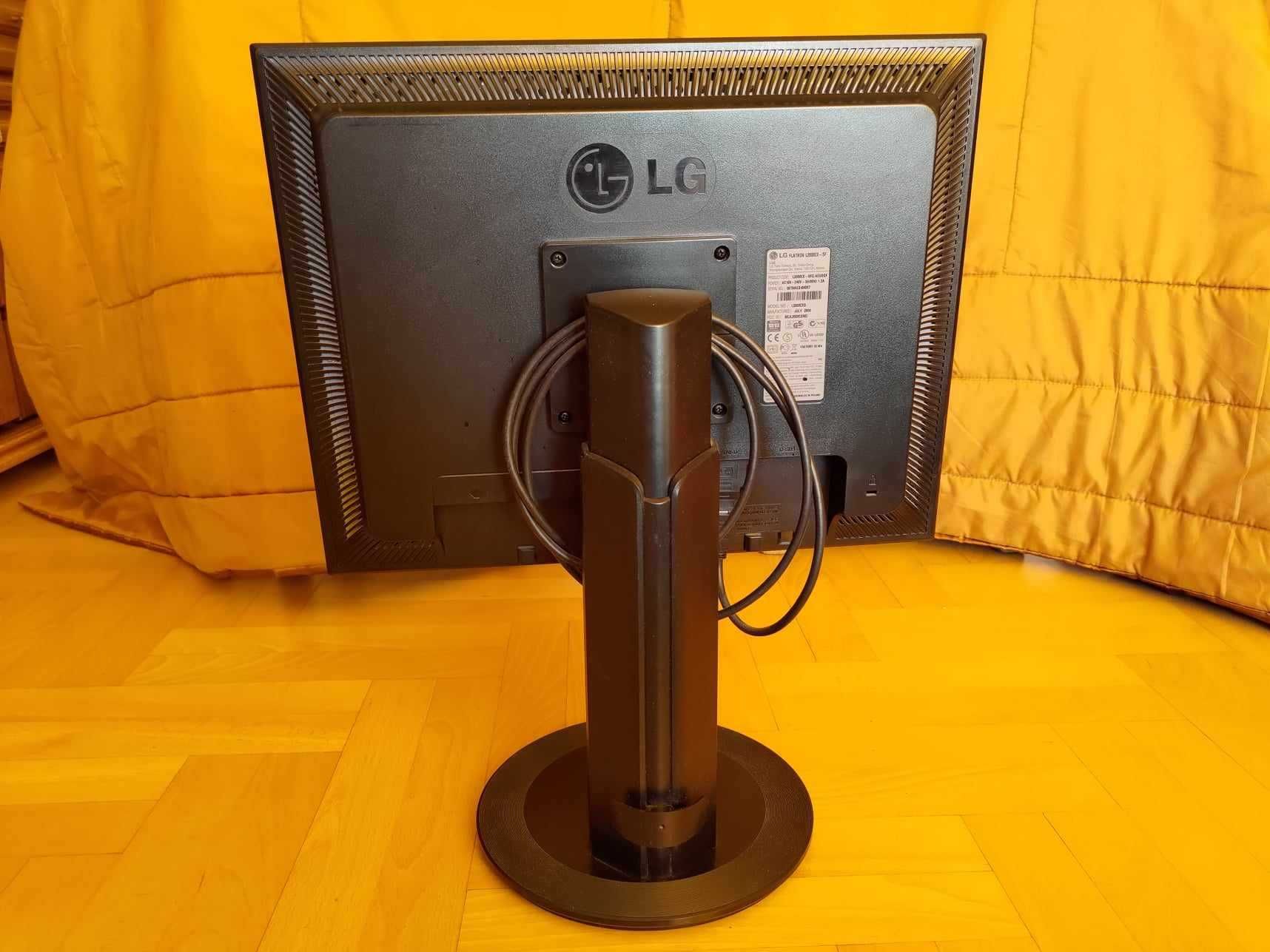 Monitor LG Flatron L2000CE - obrotowy pivot, vga, dvi, używany sprawny