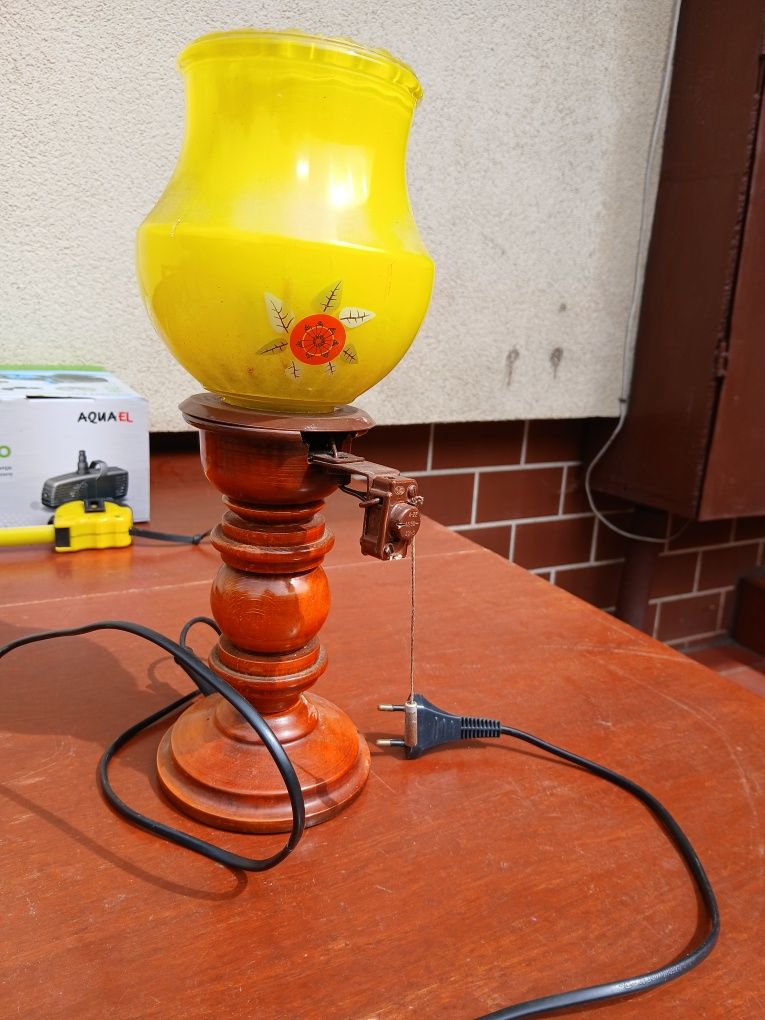 Lampka nocna na prąd
