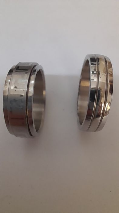 Anéis em bijuteria de qualidade com 17 a 19 mm.