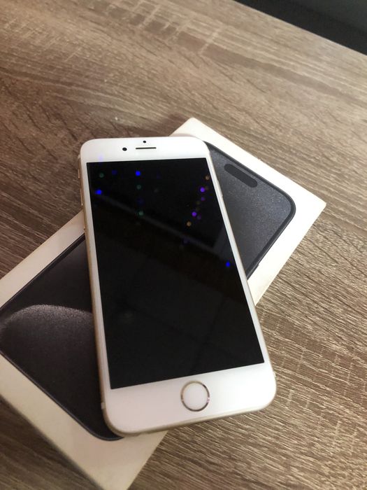 iPhone 7 в хорошем состоянии