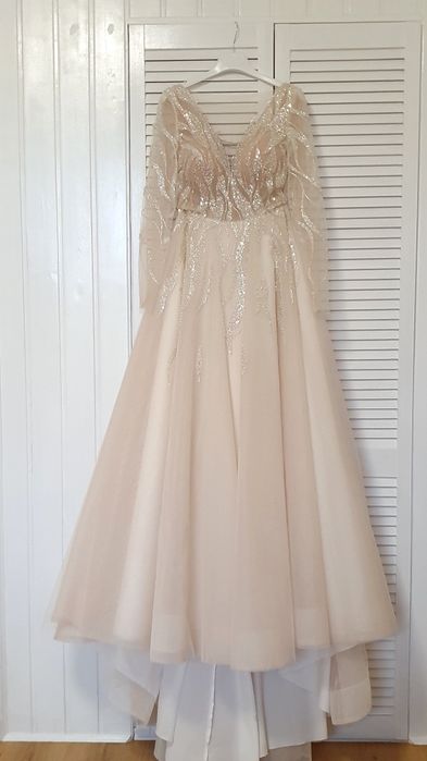 Весільна сукня пудрового кольору