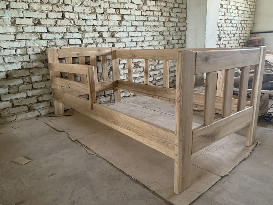 Ліжко з дерева дубове