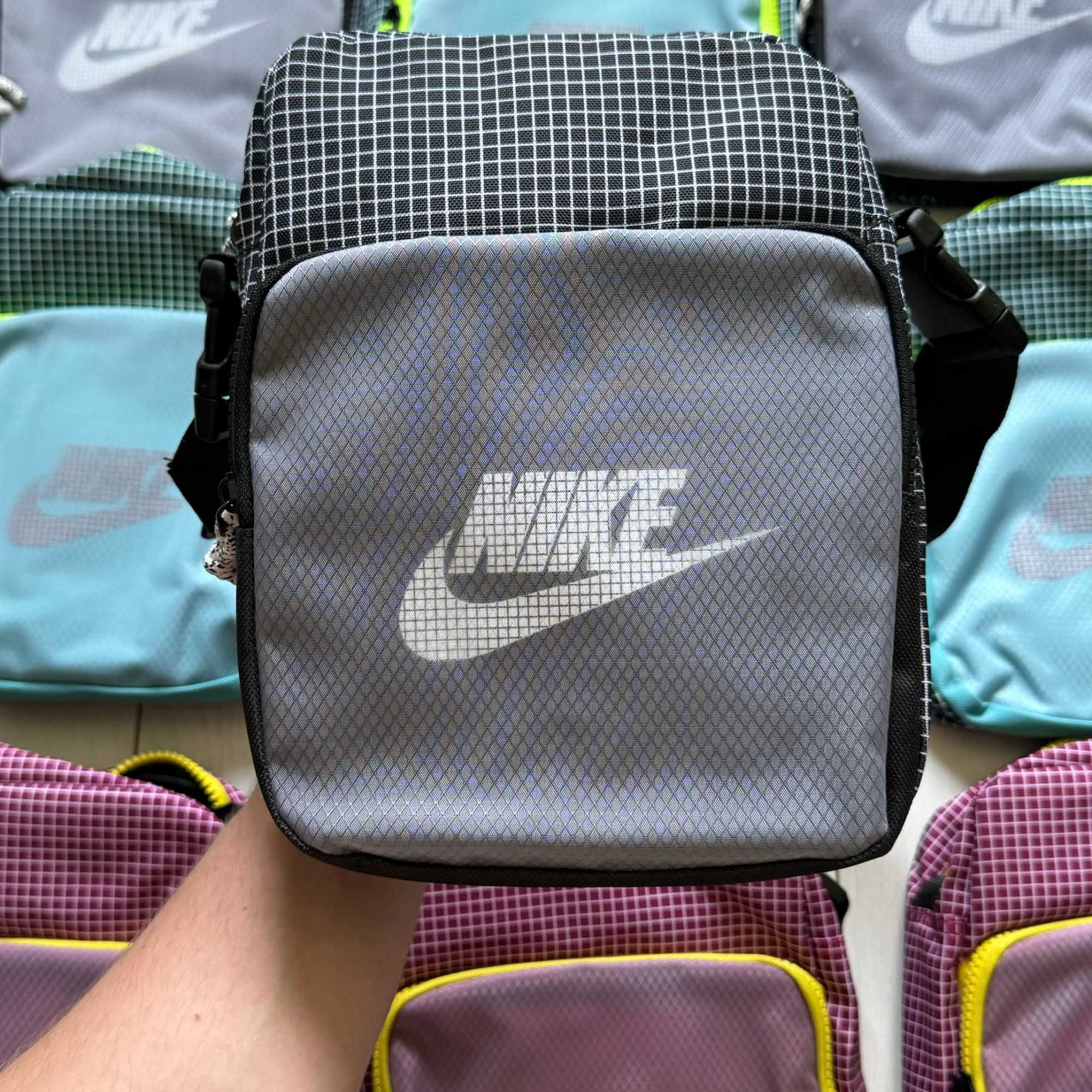 Сумка через плече Nike Heritage (Чорний, Синій, Рожевий).