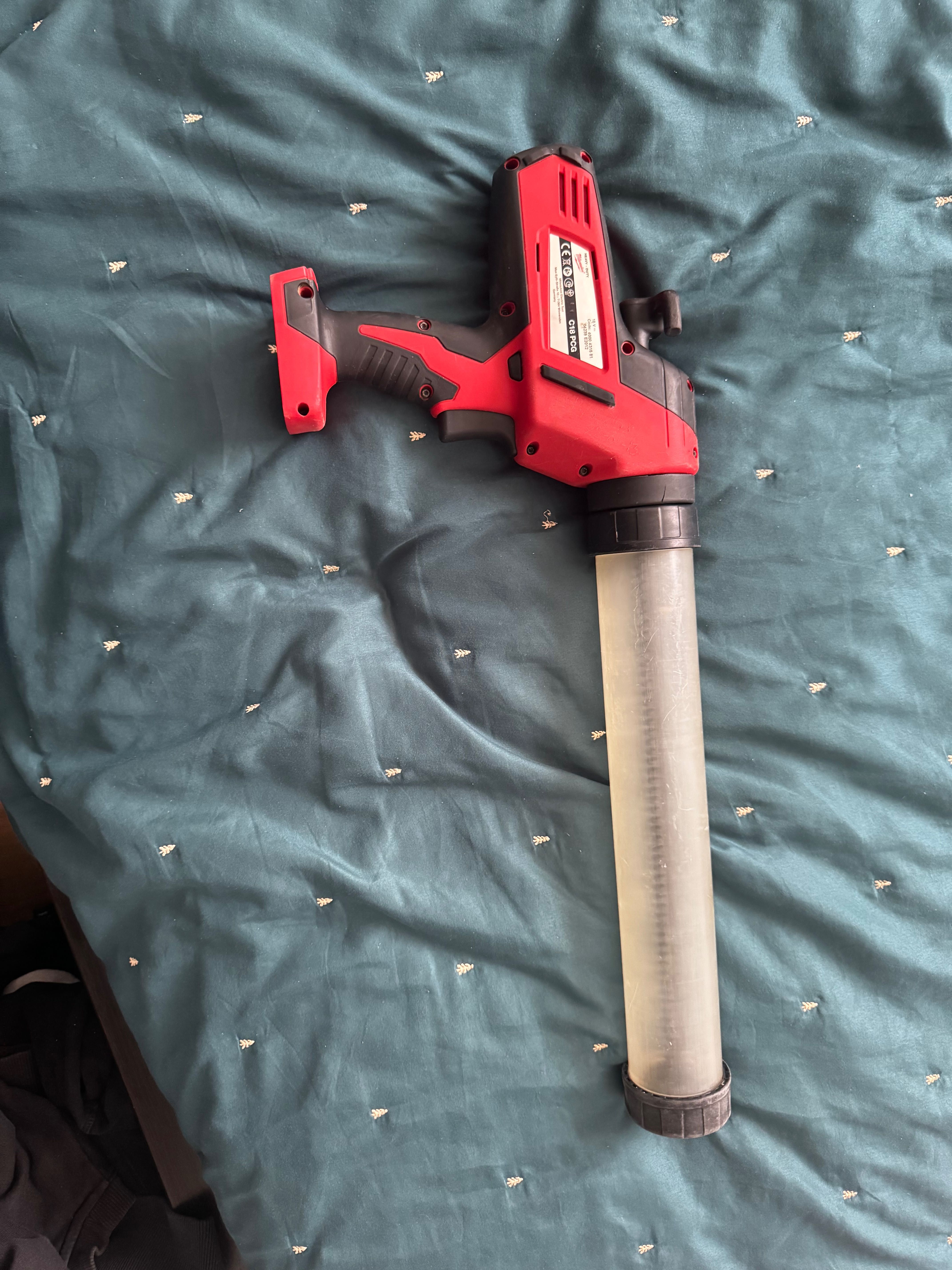 Pistolet do kleju ( silikonu ) Milwaukee m18 c18pcg