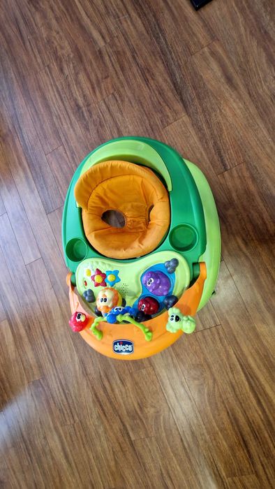 Andador Chicco com brinquedos interativos