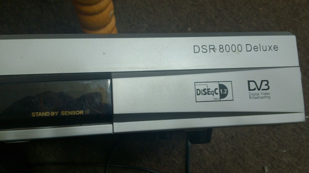 Спутниковый ресивер DSR 8000 Deluxe