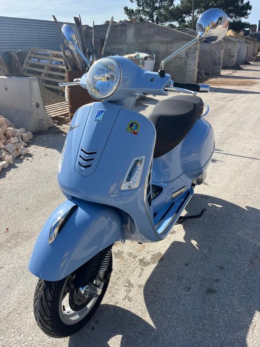 vespa GTS 300 azul