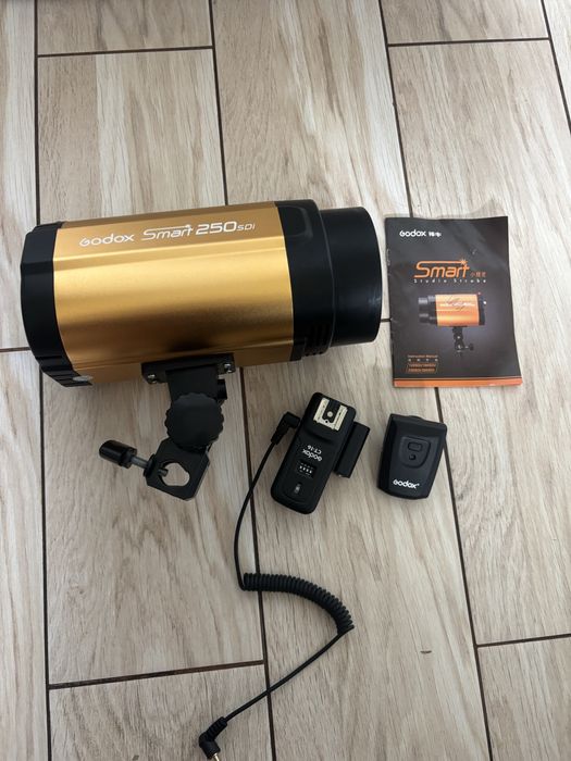 Студийная вспышка Godox Smart 250 sdi