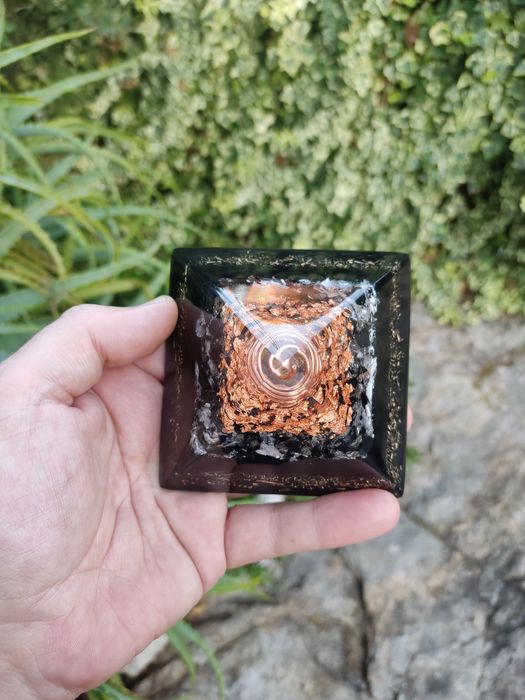 Pirâmide Orgonite