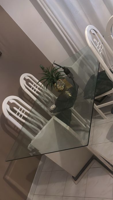 Mesa de jantar com 4 cadeiras