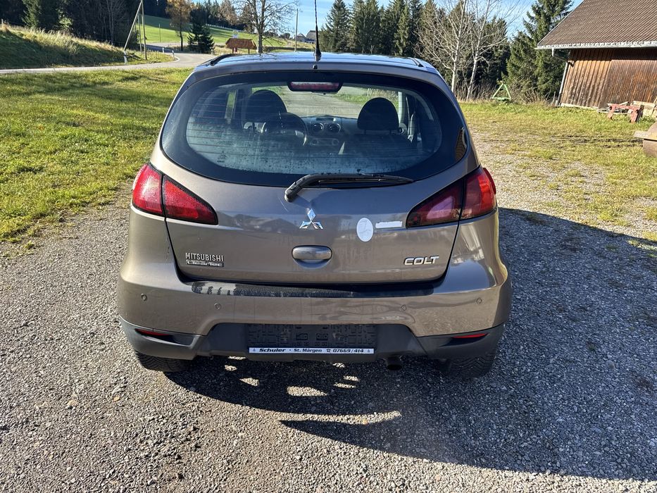 Mitsubishi colt 1.1 benz  2011 rok klima