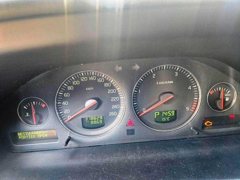 Автомобіль Volvo V 70