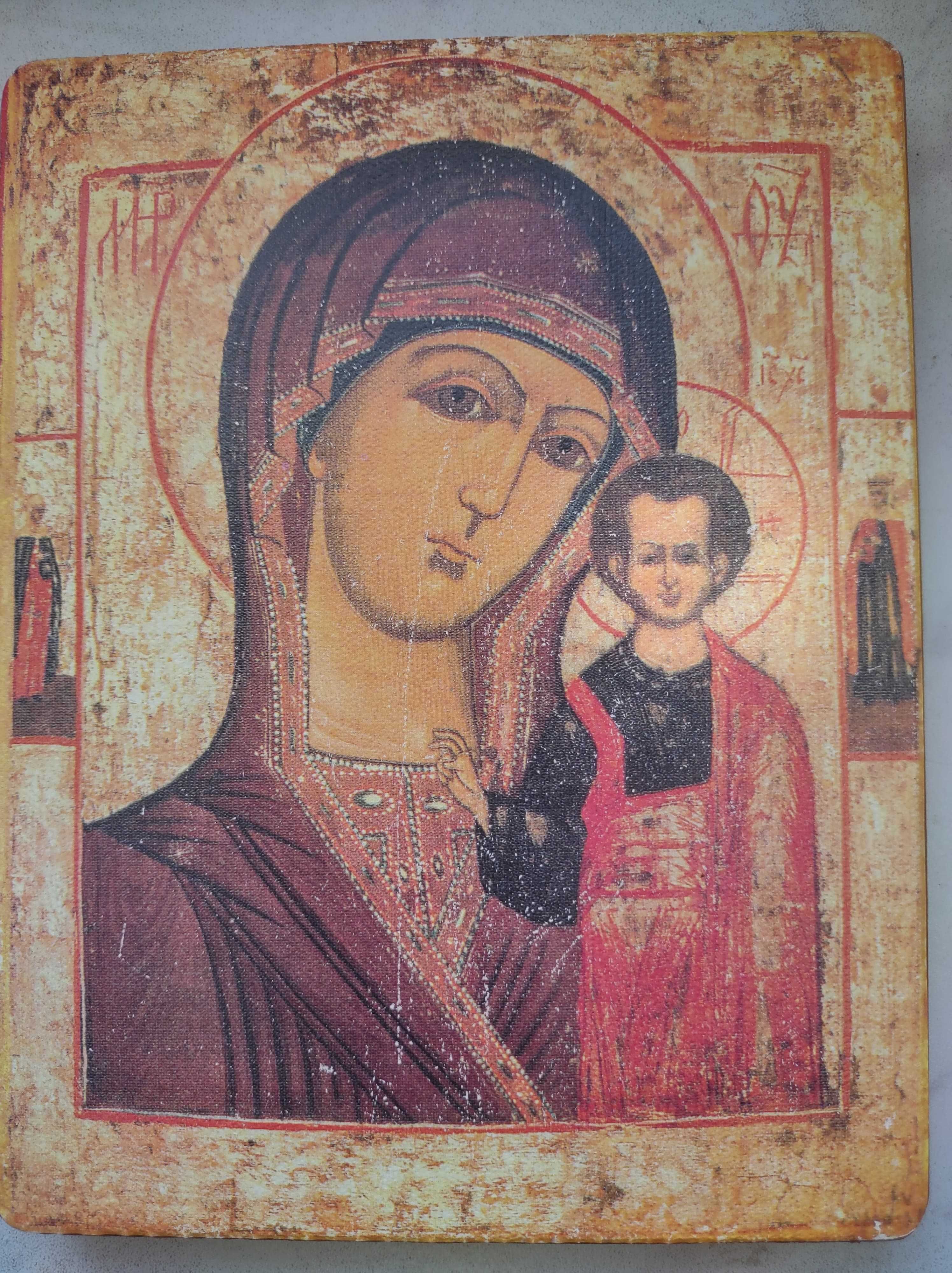 Ikona na drewnie z wizerunkiem Matki Boskiej z Dzieciątkiem Jezus.