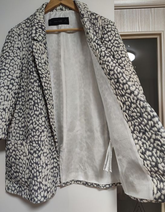 Красивий подовжений піджак від zara