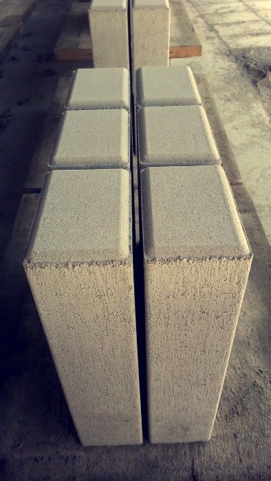 Palisada betonowa prostokątna 14/9cm  . Wysokość 30cm i 40cm 7sztuk/mb