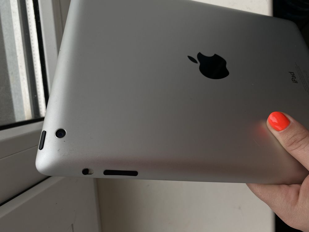 Продам iPad в хорошем состояние , рабочий