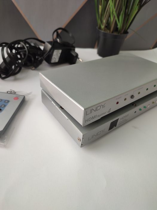 4-портовий HDMI-сплітер Lindy 32588