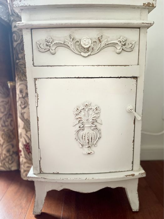 Szafka biała postarzana prowansalska - drewno zdobienia - jak nowa