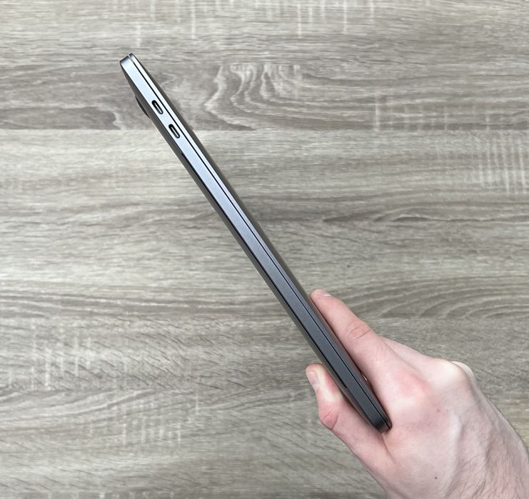 MacBook Pro 2018 (2019) 15 | i7 2.2ghz | 16 gb ram | 256 ssd