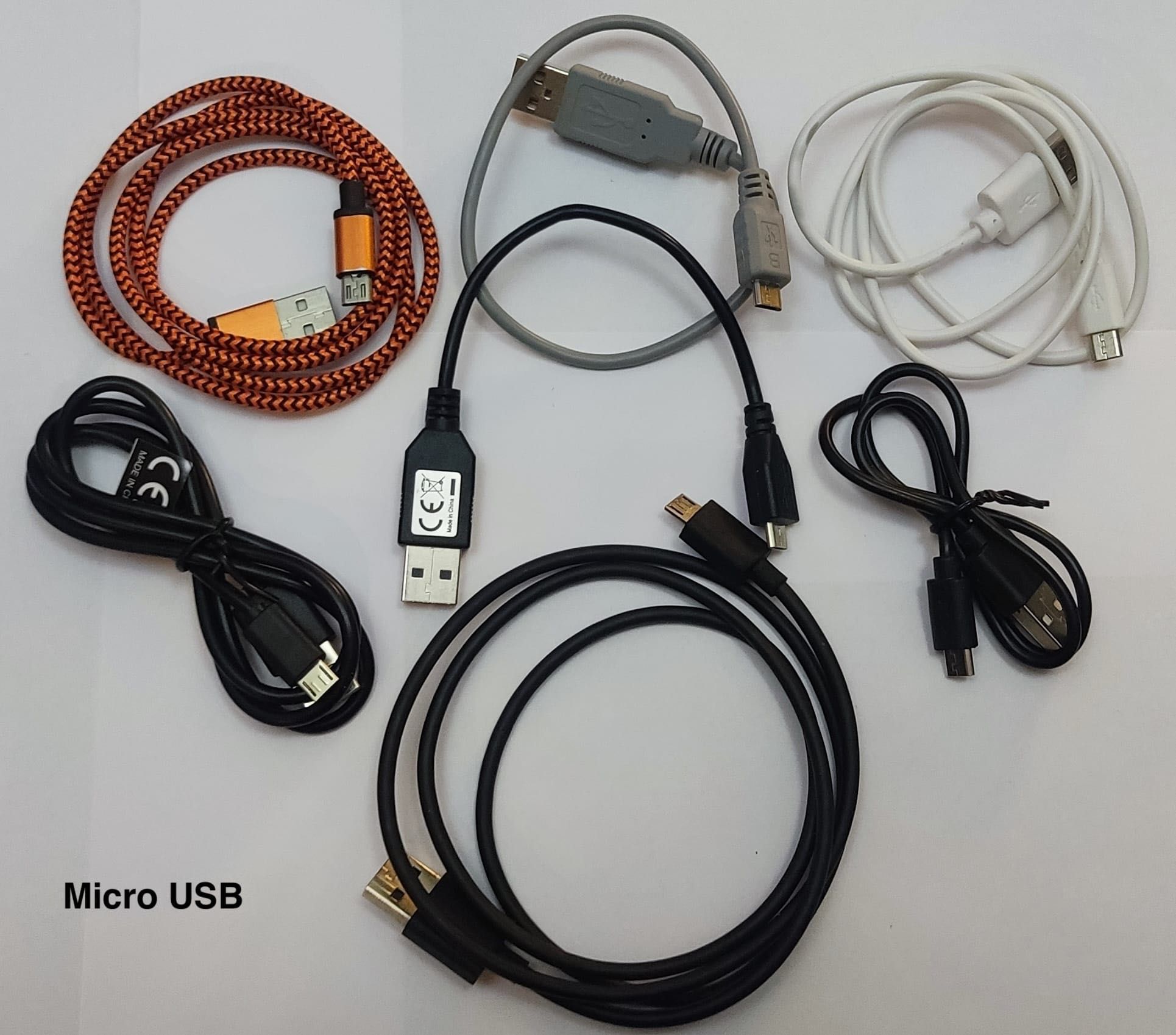 Cabos micro e mini USB variados para telemóvel