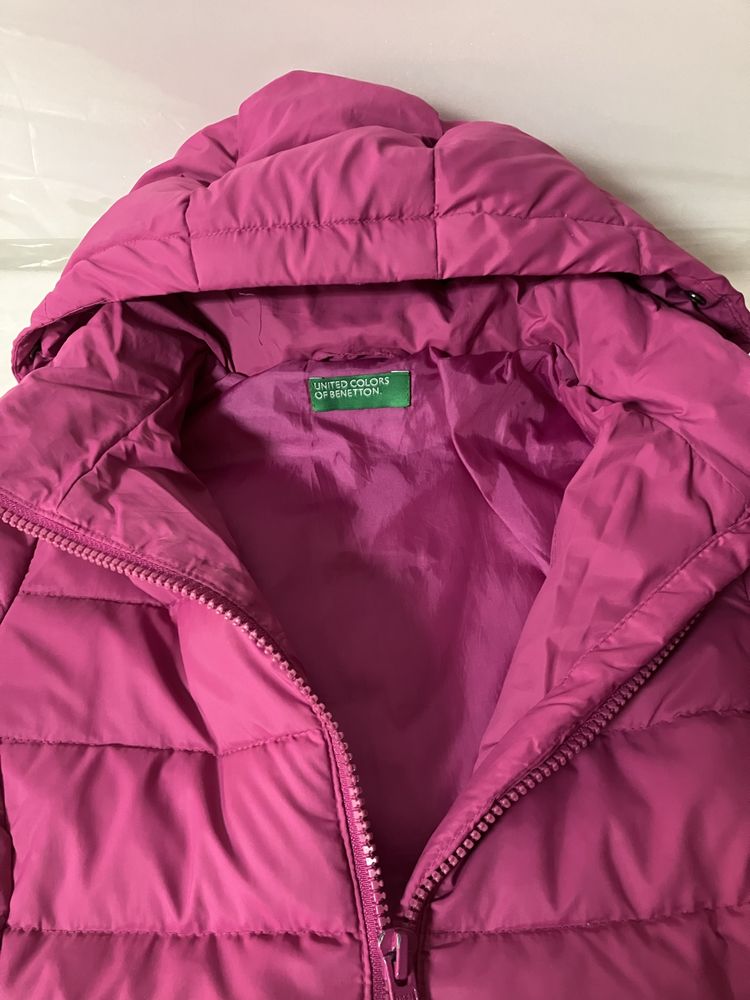 Blusão comprido c/ capuz Benetton para menina