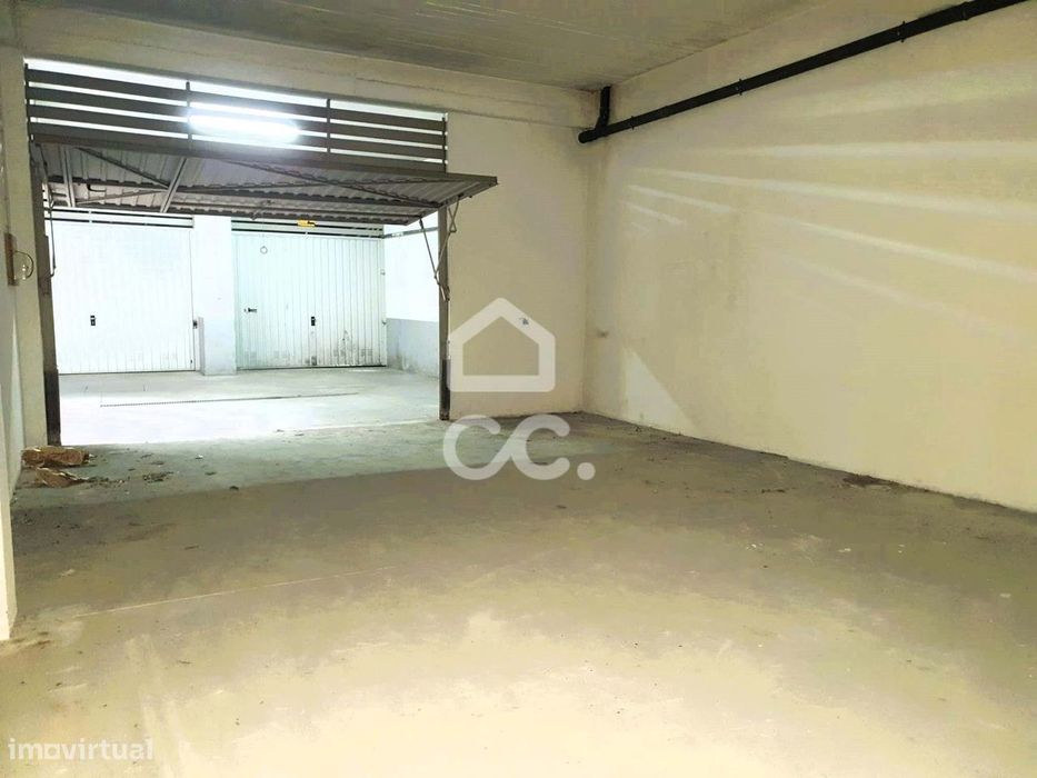 Garagem ampla em Setúbal