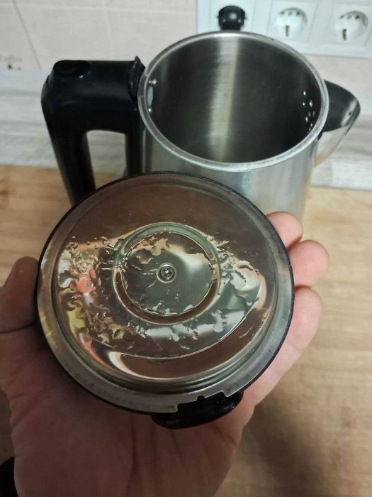 Електрочайник tefal робочий але з відломаною кришкою Чайник