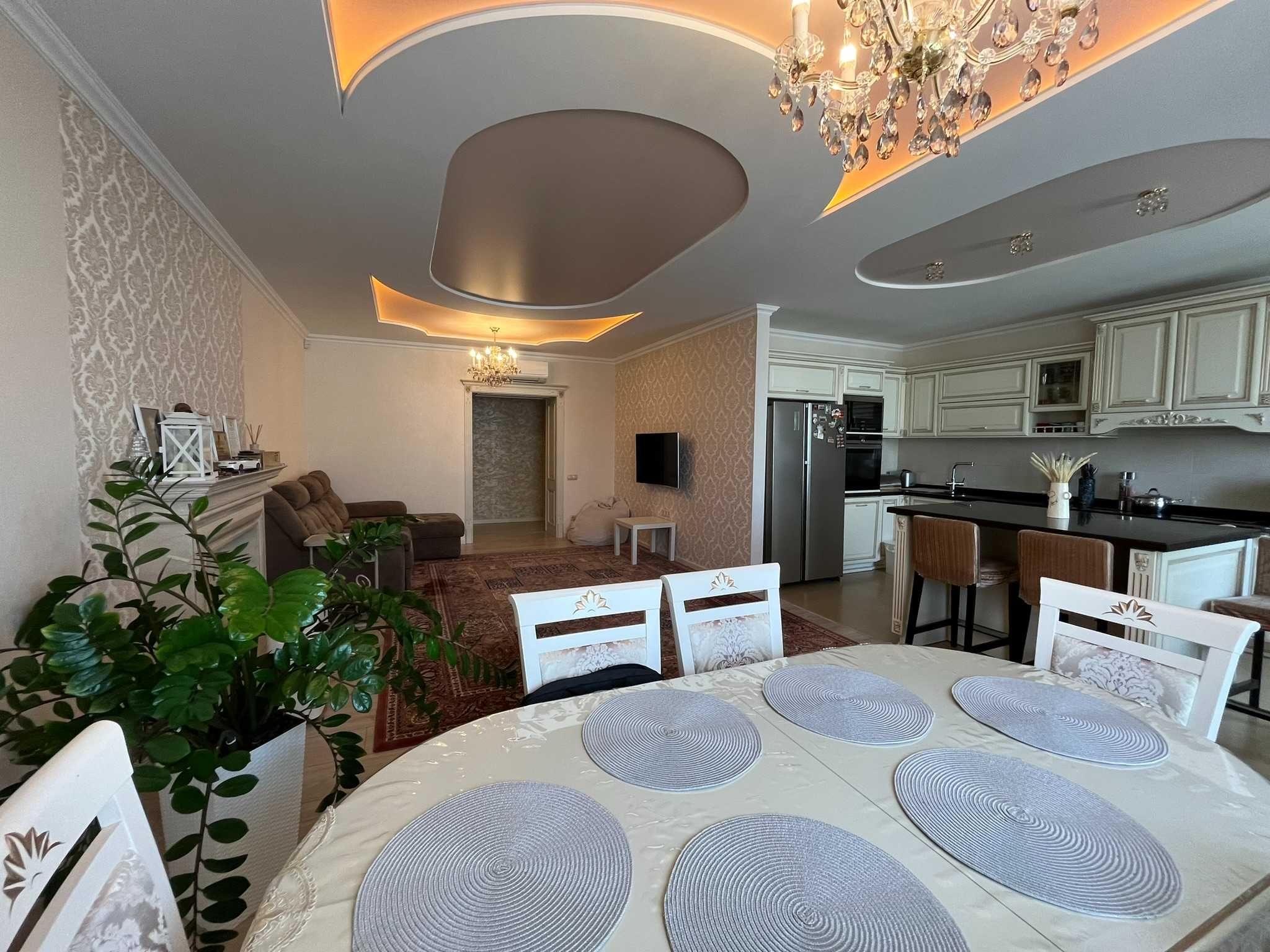 Продаж мега класна 3к ЖК Чайка Лобановського меблі техніка
