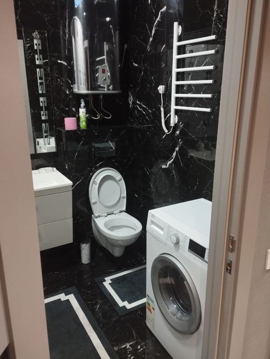 Евро 2 кімнатна , метро Бориспільська Бажана 17