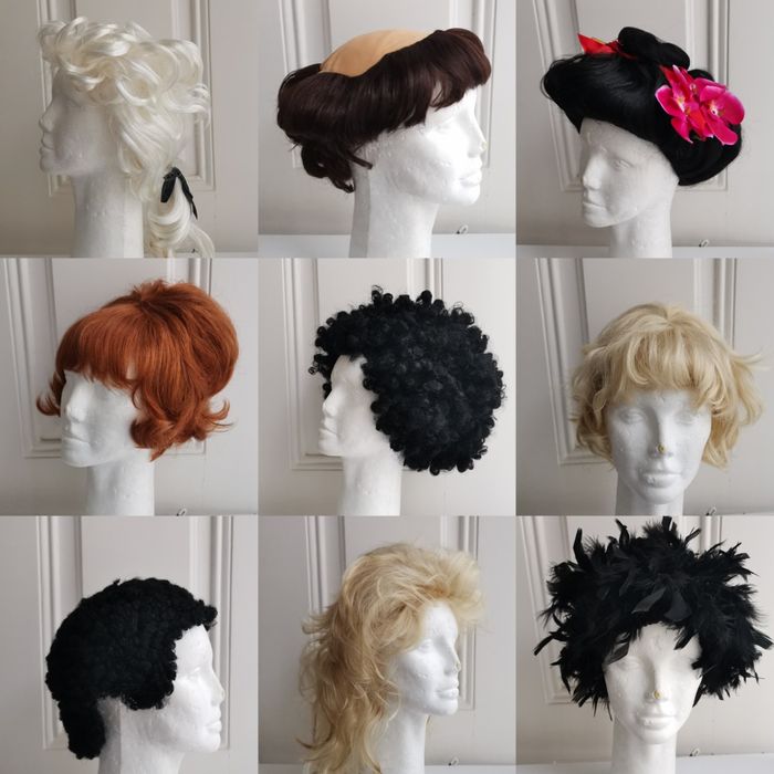 Lote de 18 perucas diversas (usadas), 75€/lote - 5€/unid