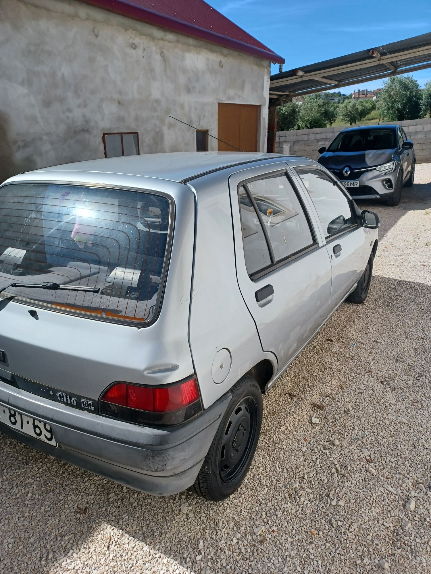 vende se renolt clio rl gasolina  ano 92 prata