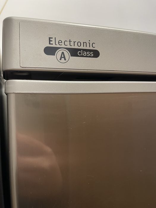 Холодильник Whirpool