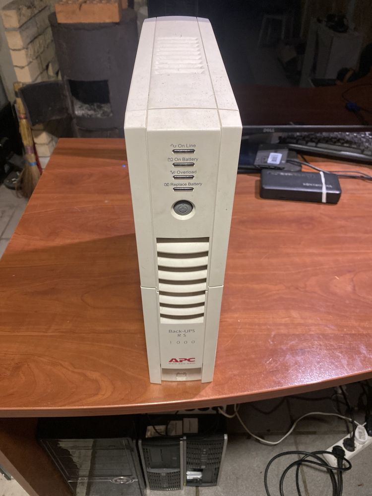 Бесперобойник для квартири APC Back-UPS RS 1000VA (BR1000I)