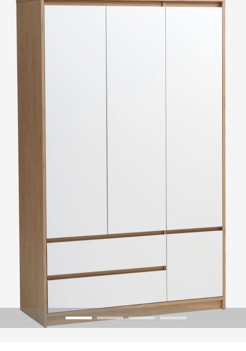 Szafa stan idealny tylko do 25.11