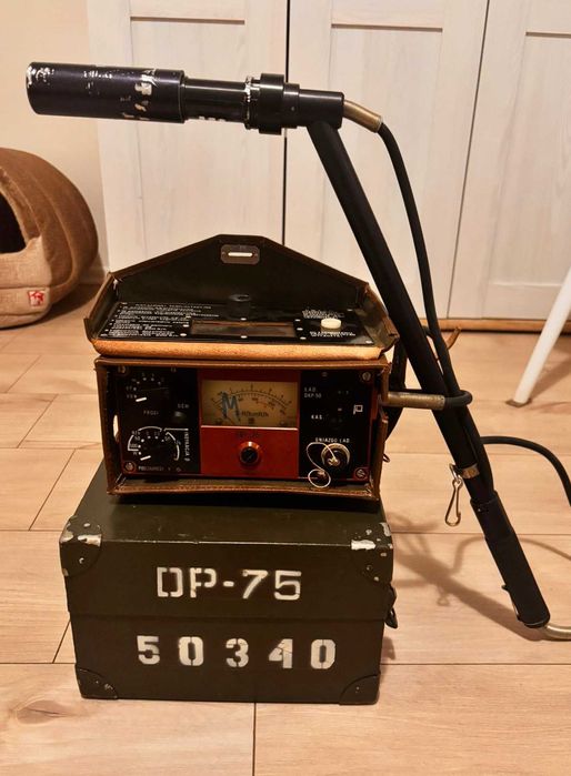 LICZNIK GEIGERA / RADIOMETR DP-75 — (oryginalny komplet)
