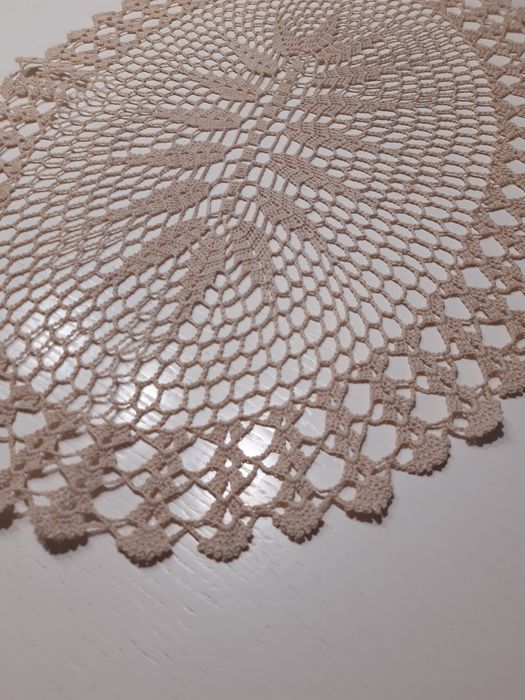 Owalna dużą serweta 60x45, szydełkowa,  bieżnik