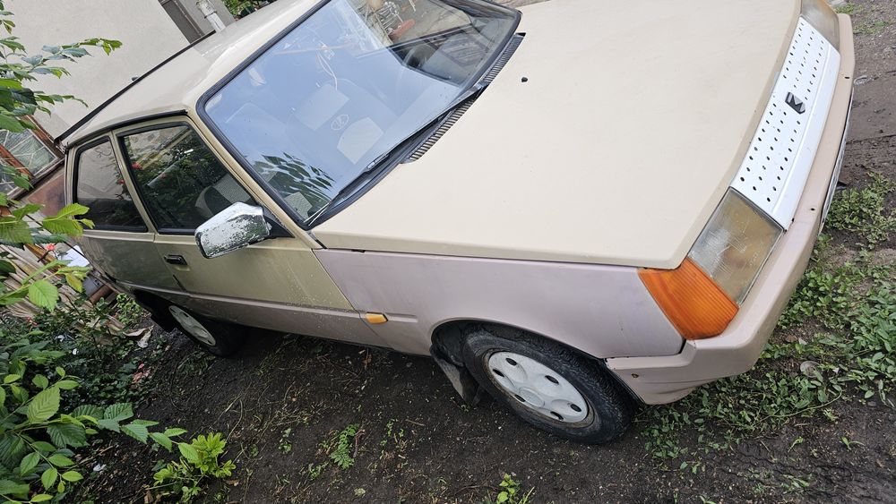 Автомобиль ЗАЗ (таврия) 1102