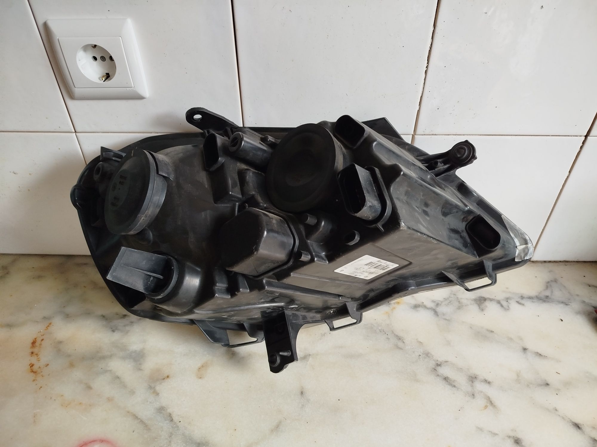 Farol Óptica Esquerda VW Polo 9N