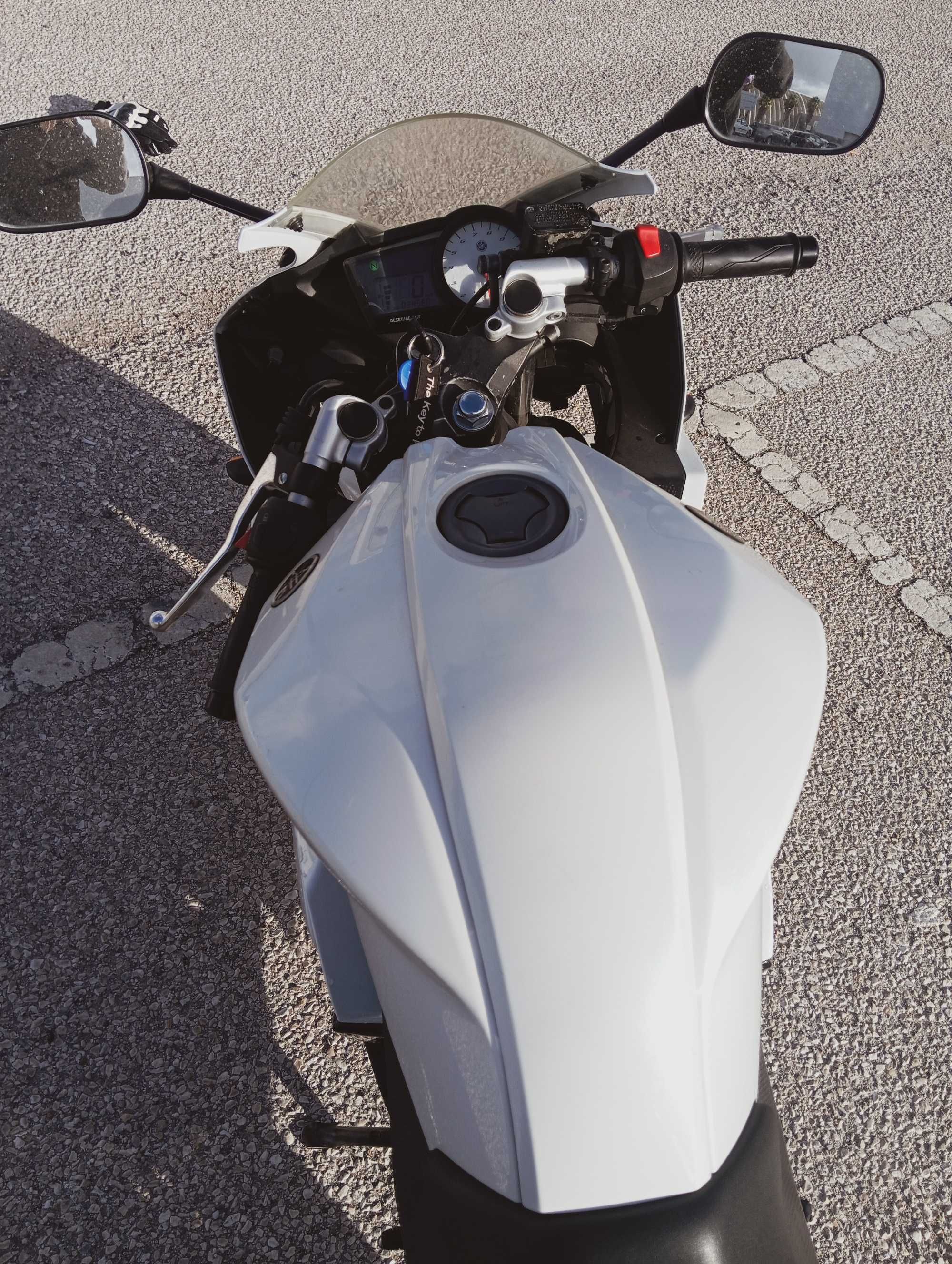 Yamaha YZF R125 White Version
