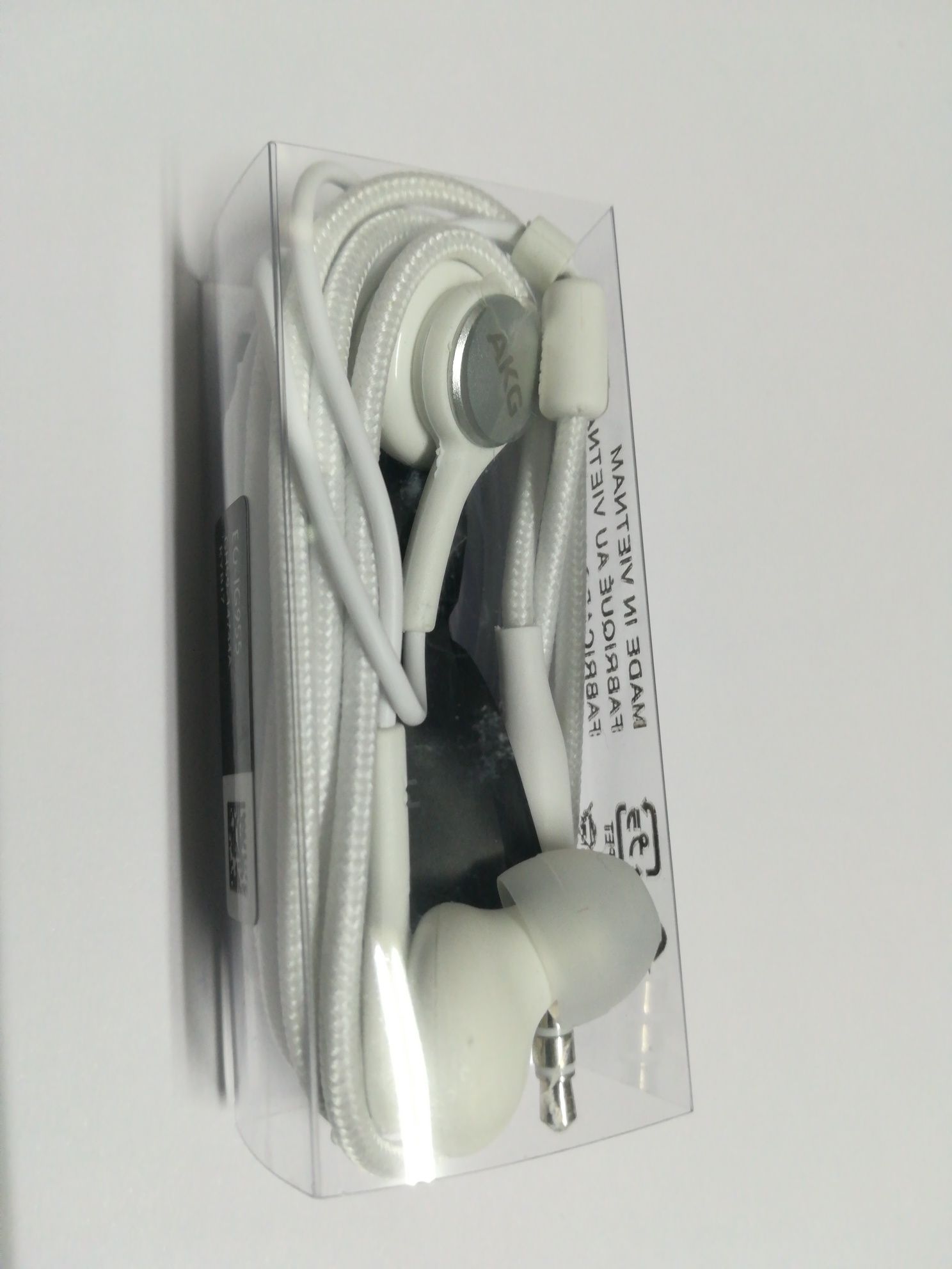 Auriculares AKG brancos