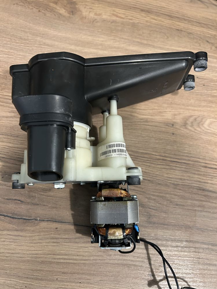Młynek kawy Delonghi esam