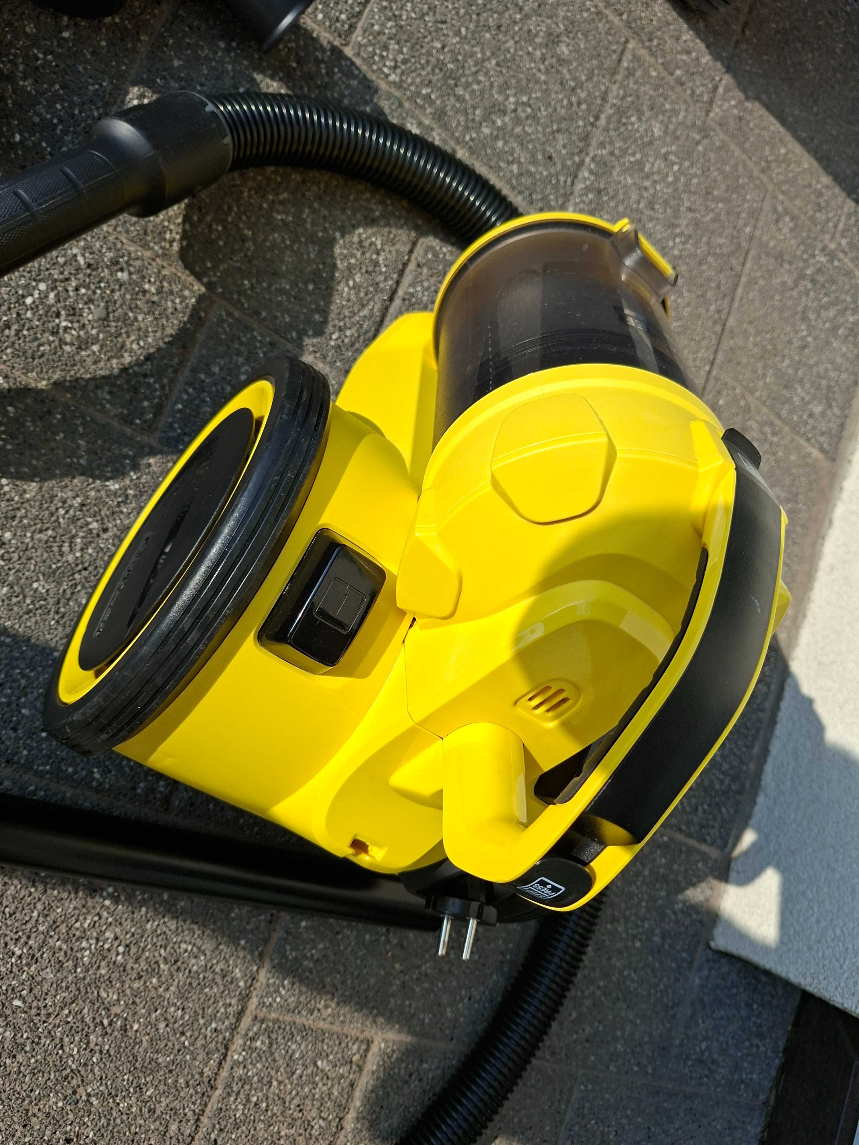 Odkurzacz bezworkowy KARCHER VC 3