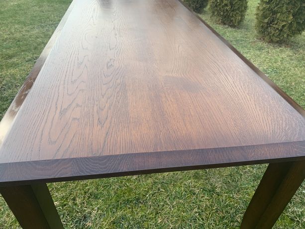 Stylowy dębowy stół z litego drewna w świetnym stanie