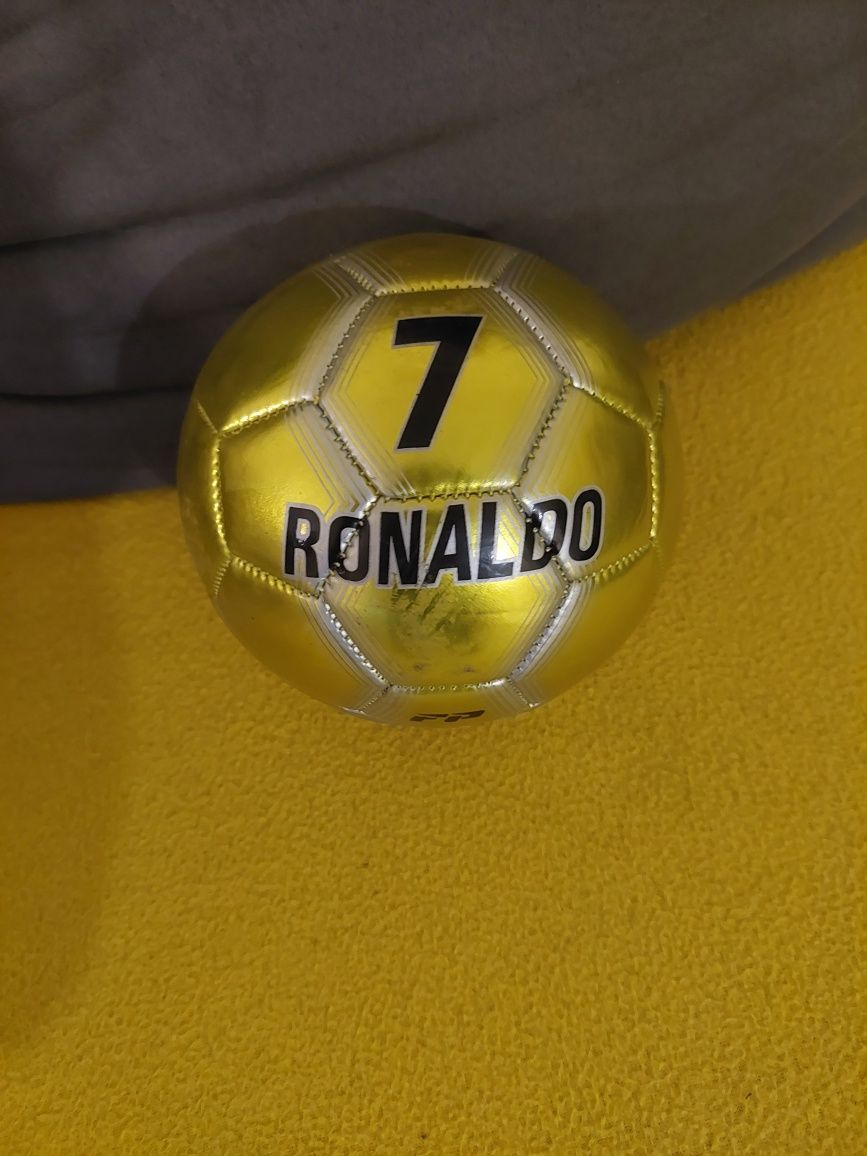Bola pequena - Cristiano Ronaldo