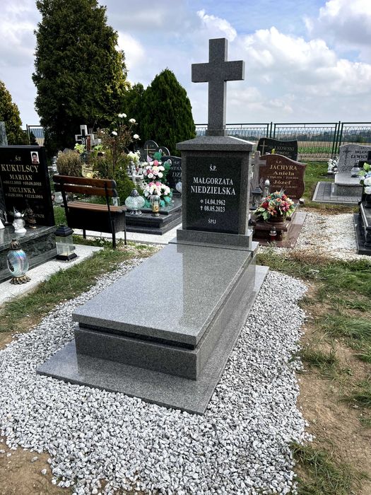 Nagrobek granitowy GRUBE ELEMENTY BRYŁA