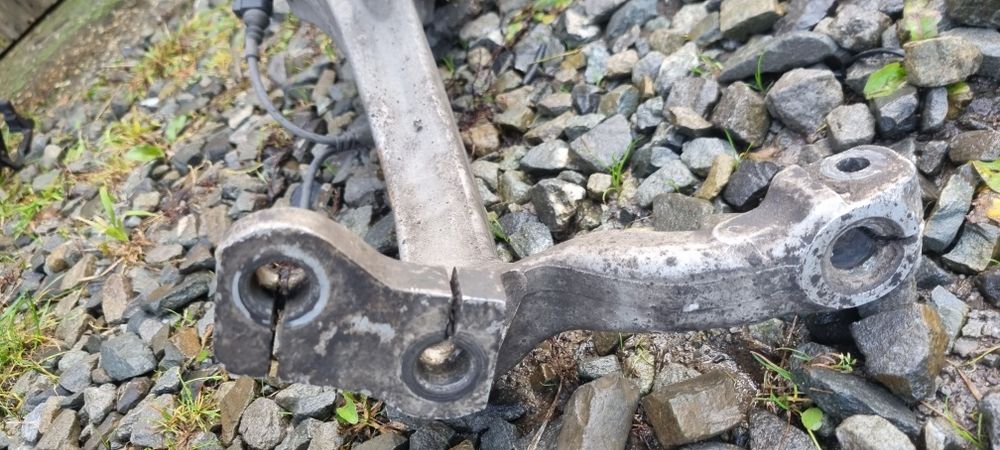 Audi A6 C6 Allroad Zwrotnice Przód