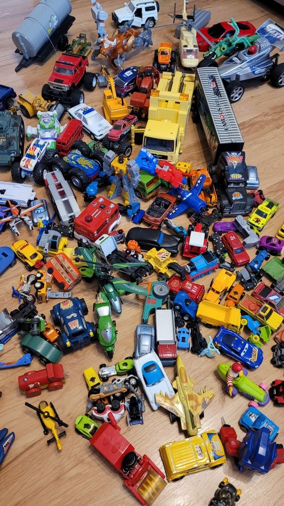 Zabawki auta resoraki hot wheels McQueen