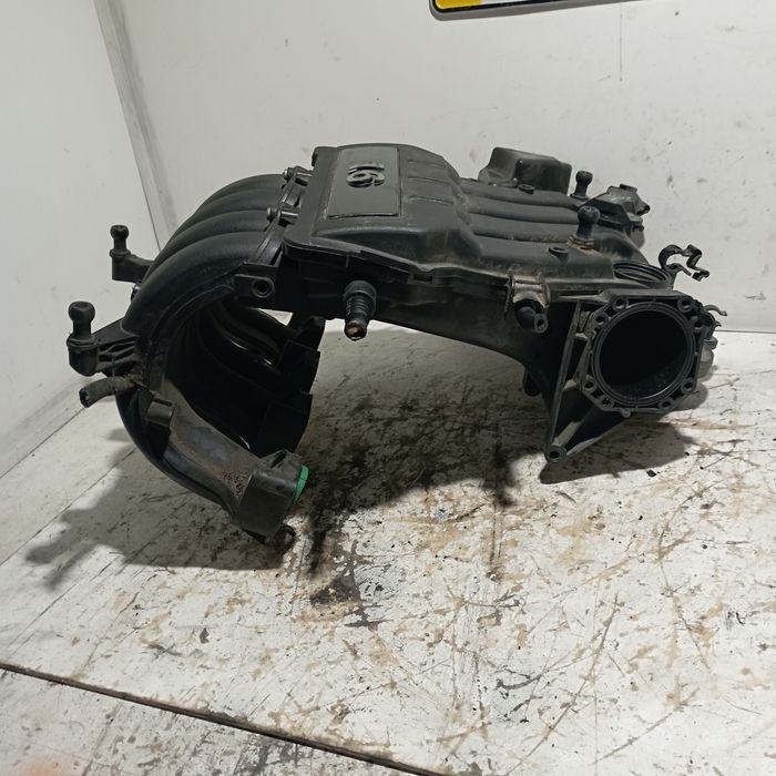 Колектор впускний 1.6 MPI Skoda Octavia A5 Golf 5 06A133203 VAG