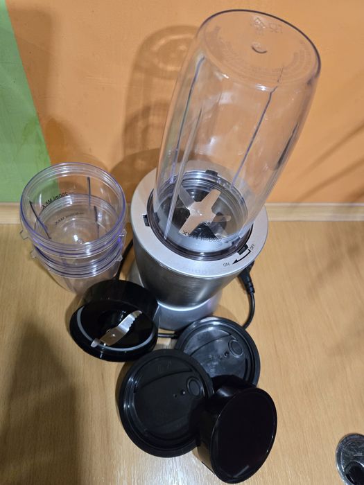 Blender smoothie maker. Blender stojacy