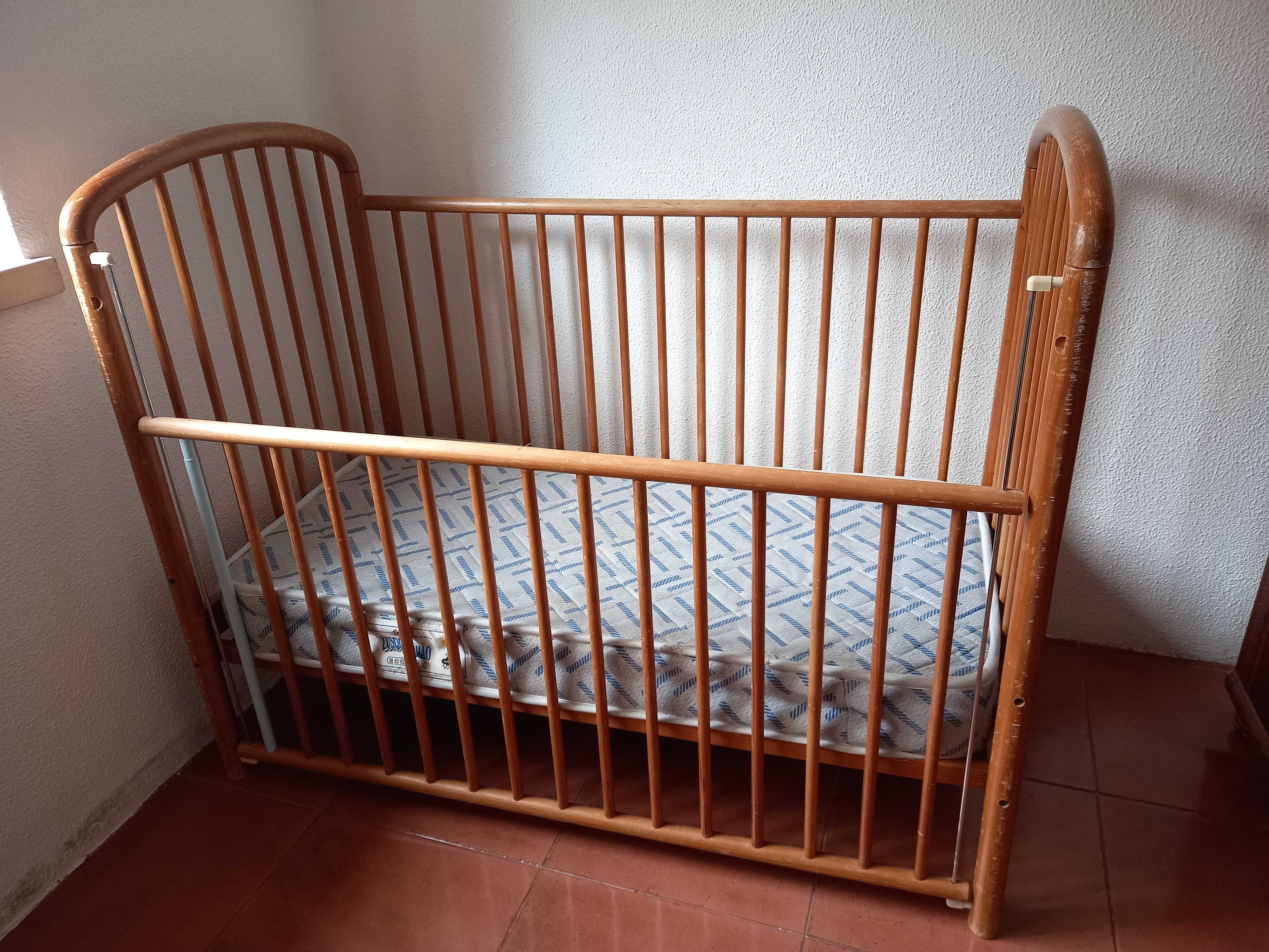cama de bebe madeira com colchão